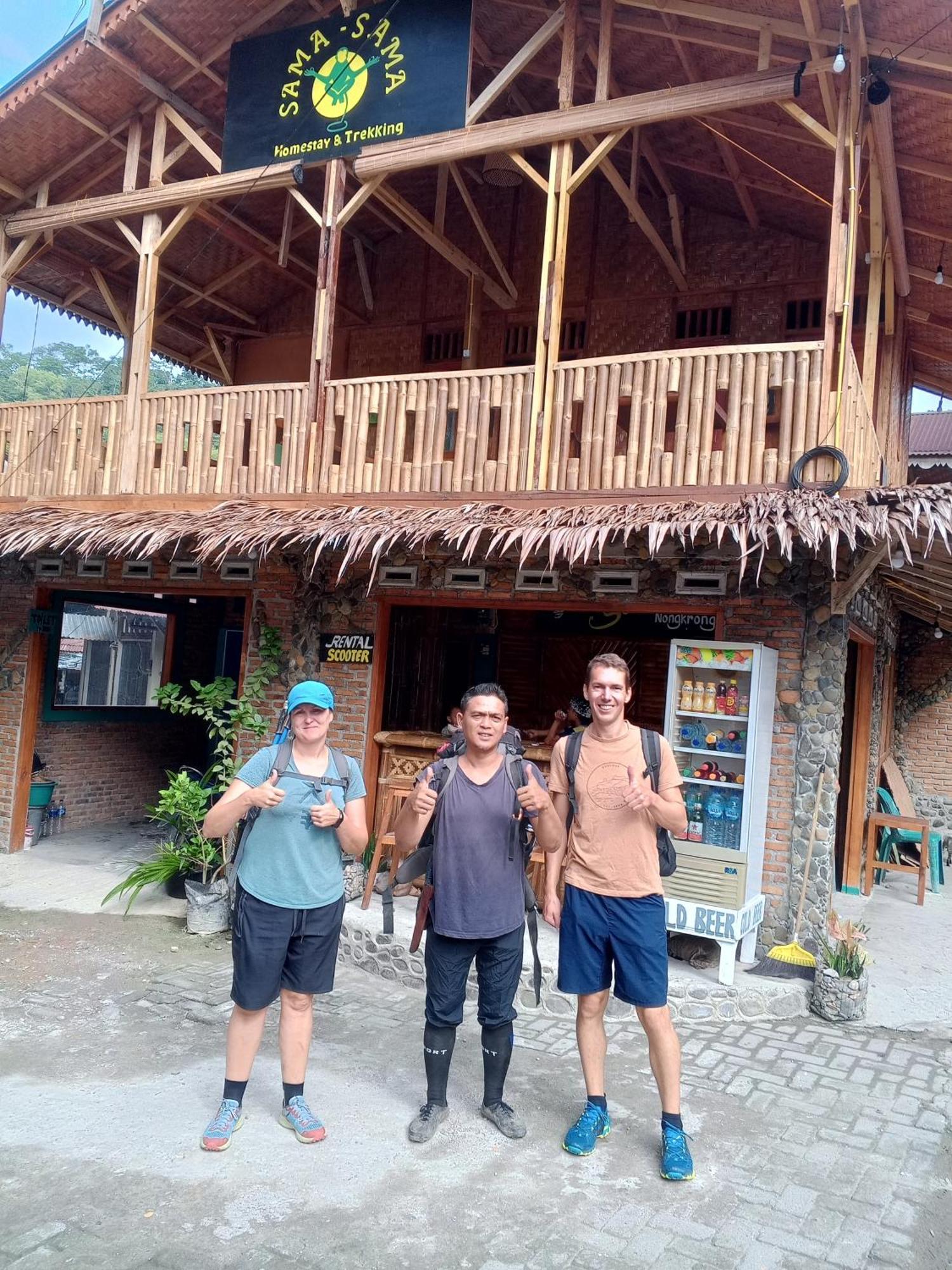Sama Sama Homestay & Trekking Only Stay Here Book Trekking And Transport With Us Bukit Lawang Exterior photo