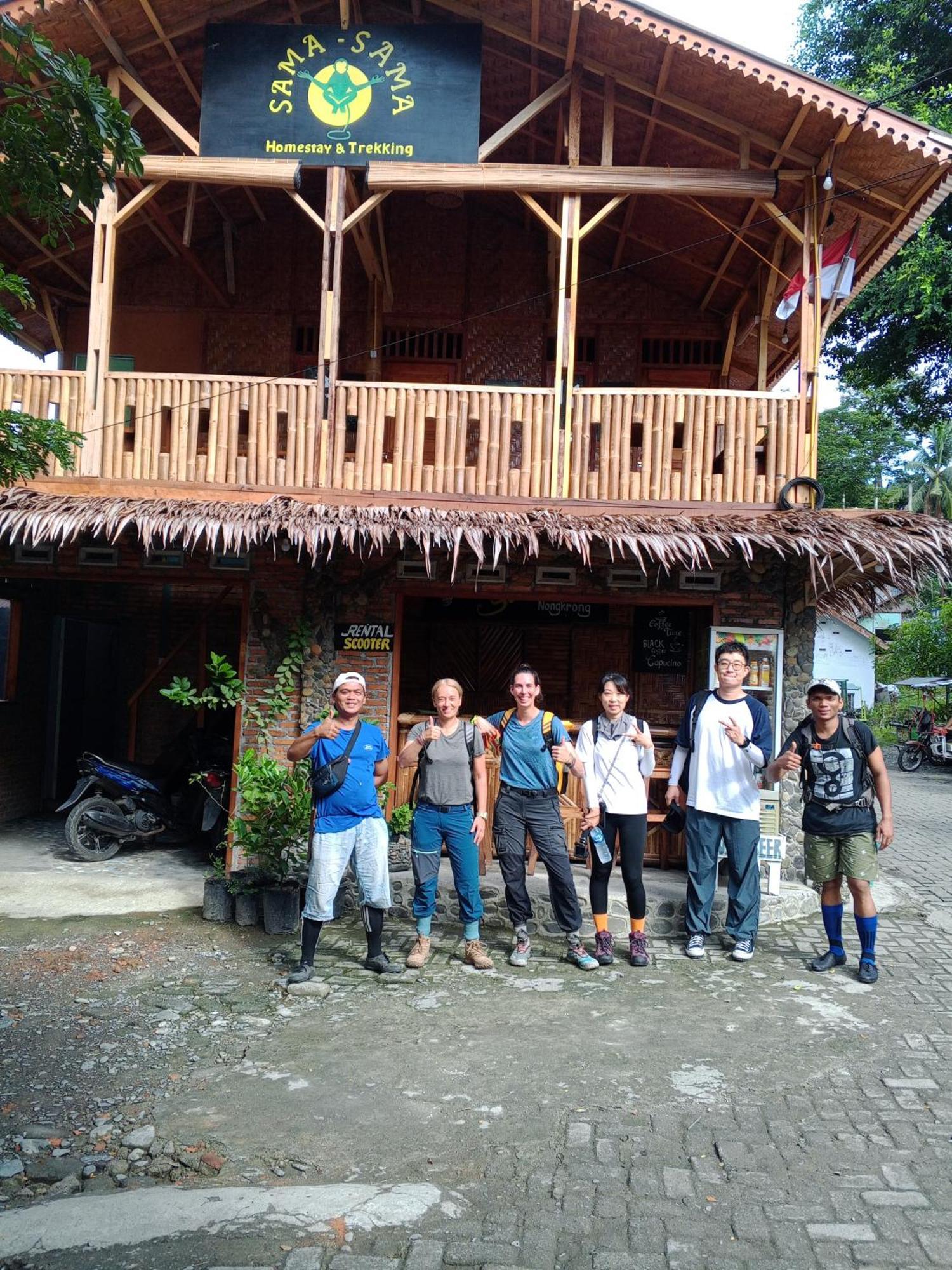 Sama Sama Homestay & Trekking Only Stay Here Book Trekking And Transport With Us Bukit Lawang Exterior photo