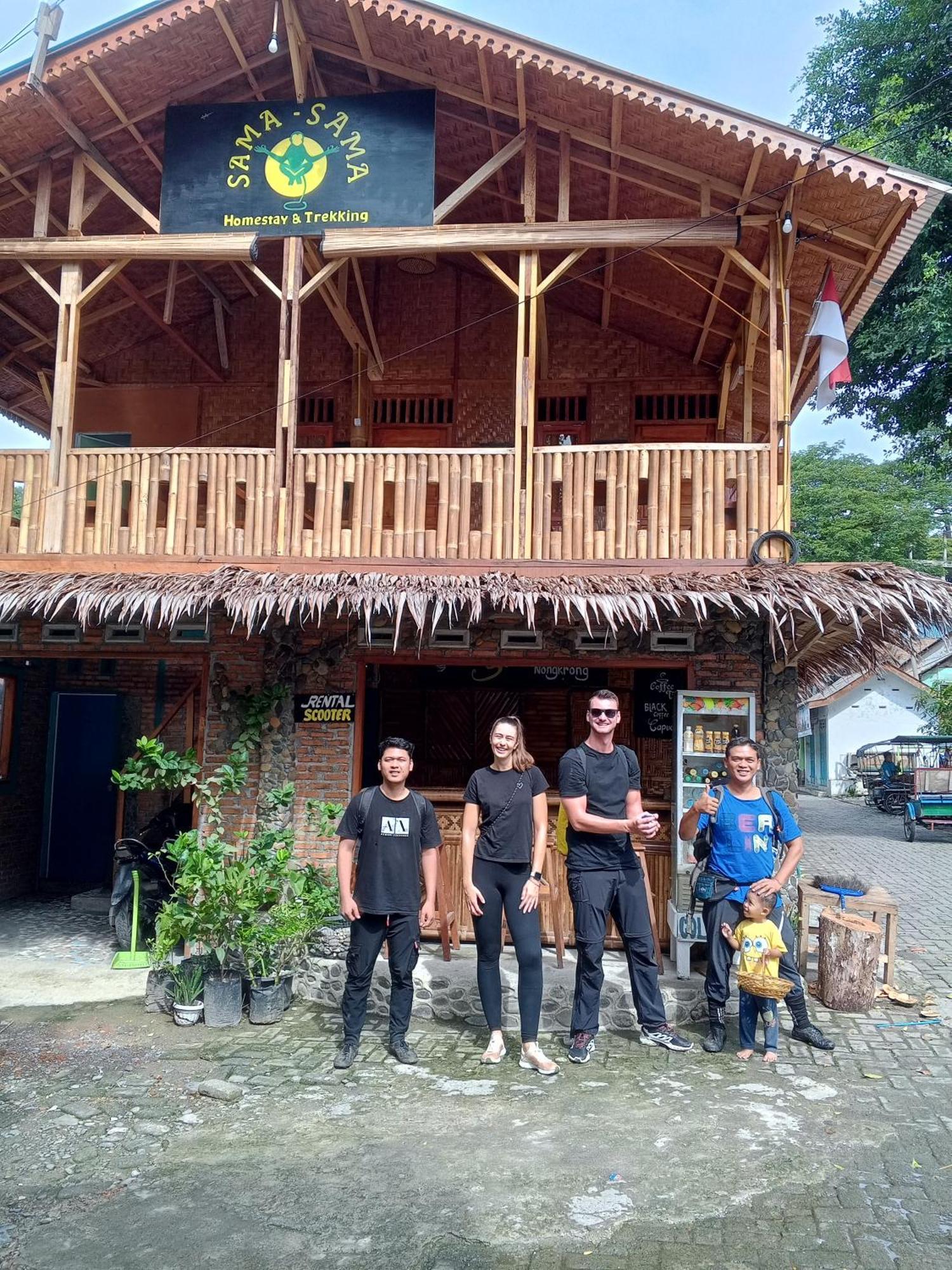Sama Sama Homestay & Trekking Only Stay Here Book Trekking And Transport With Us Bukit Lawang Exterior photo
