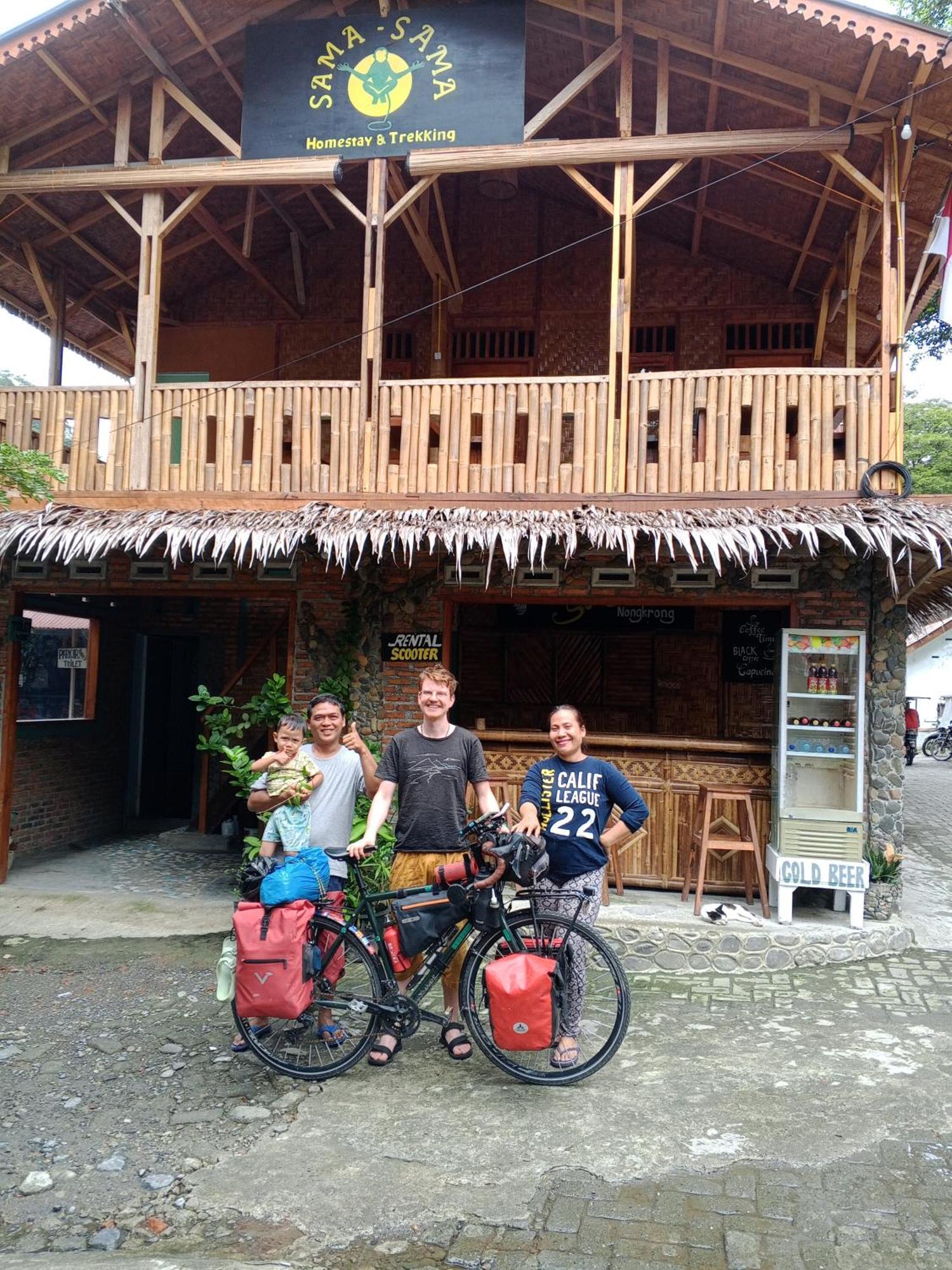 Sama Sama Homestay & Trekking Only Stay Here Book Trekking With Us Bukit Lawang Exterior photo