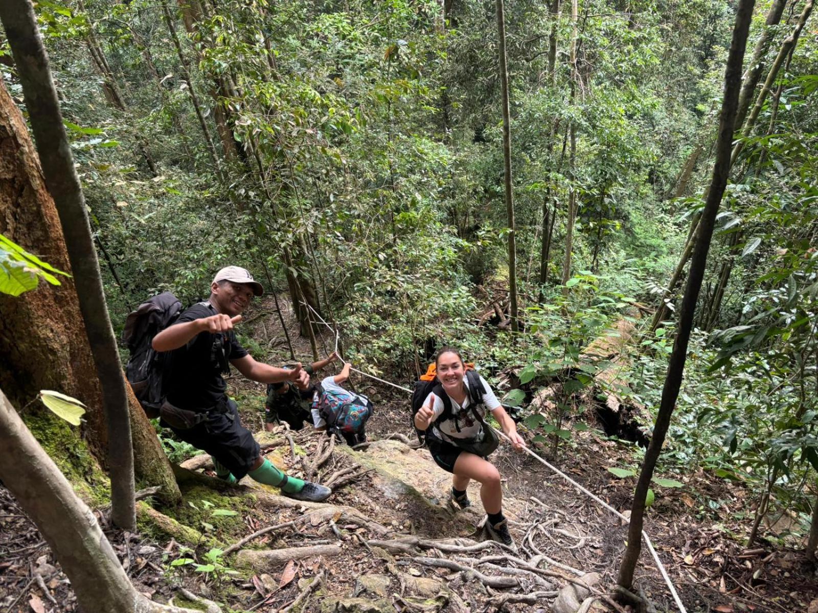 Sama Sama Homestay & Trekking Only Stay Here Book Trekking And Transport With Us Bukit Lawang Exterior photo