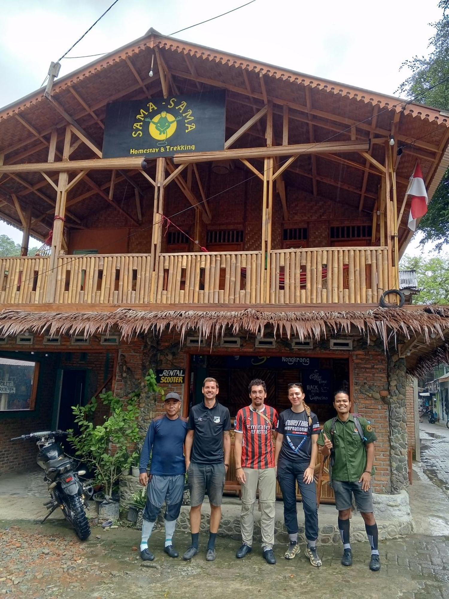 Sama Sama Homestay & Trekking Only Stay Here Book Trekking And Transport With Us Bukit Lawang Exterior photo