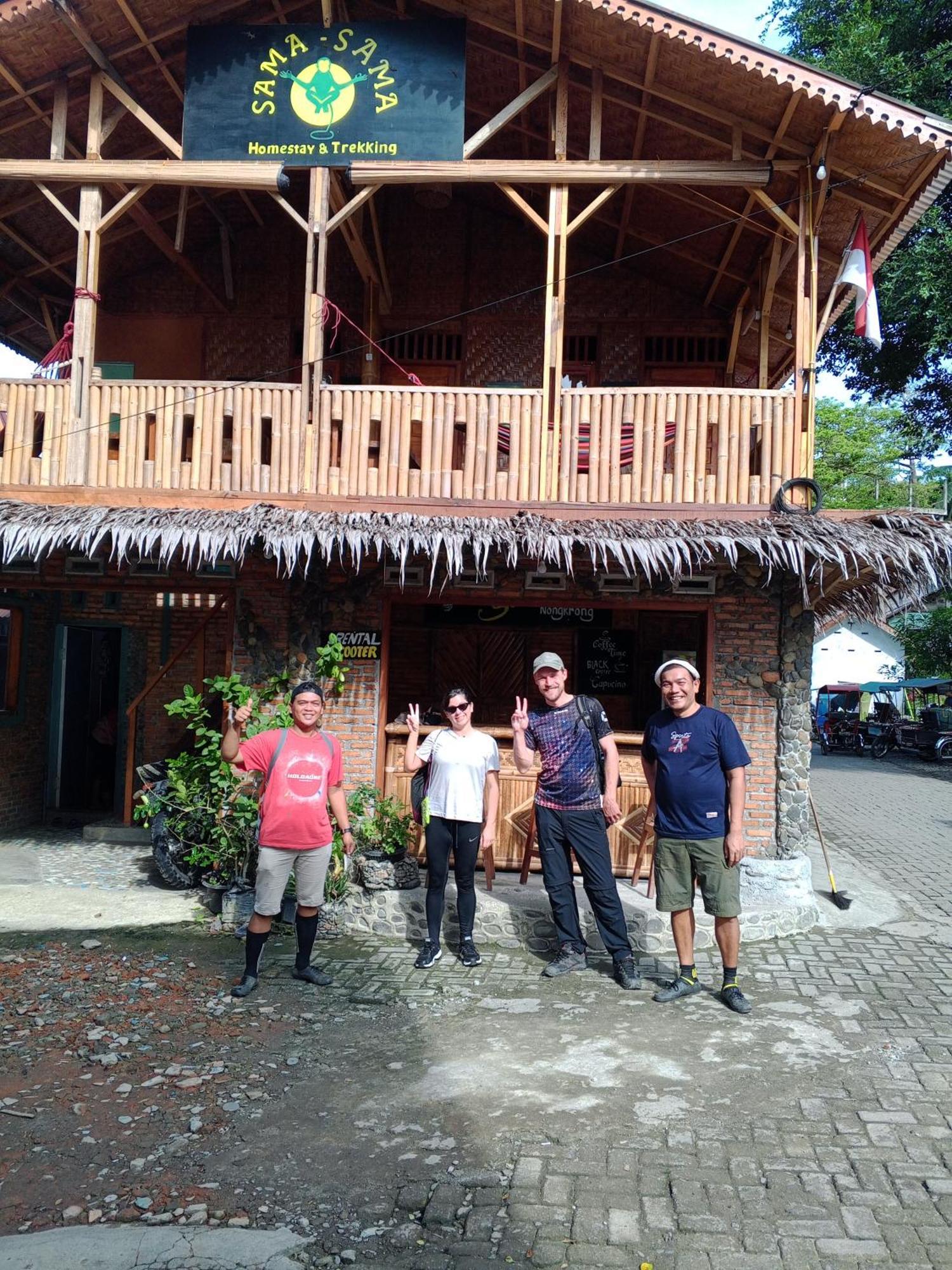 Sama Sama Homestay & Trekking Only Stay Here Book Trekking And Transport With Us Bukit Lawang Exterior photo