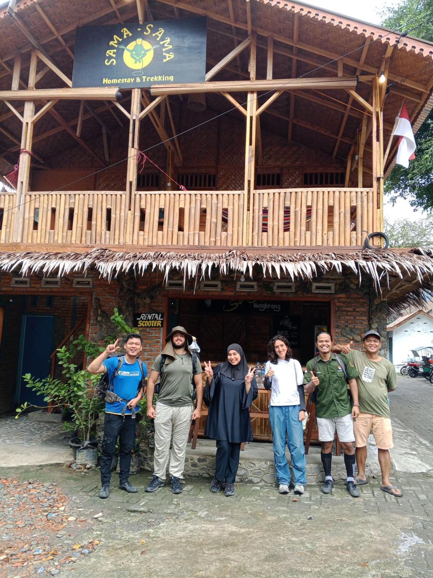 Sama Sama Homestay & Trekking Only Stay Here Book Trekking And Transport With Us Bukit Lawang Exterior photo
