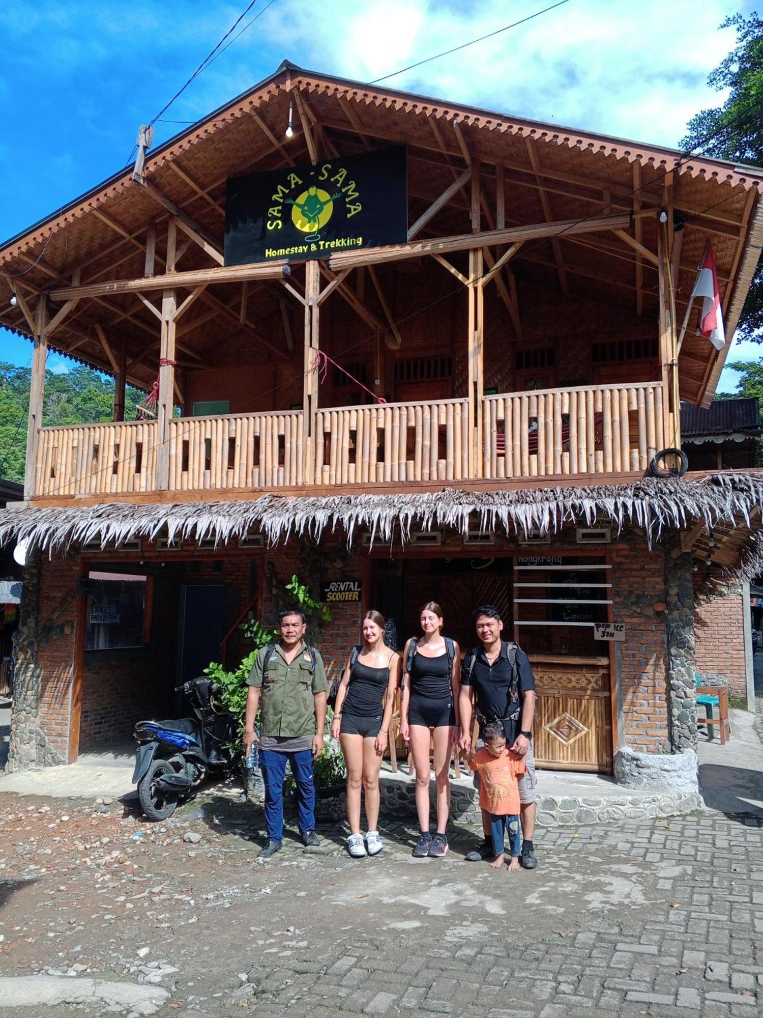 Sama Sama Homestay & Trekking Only Stay Here Book Trekking And Transport With Us Bukit Lawang Exterior photo